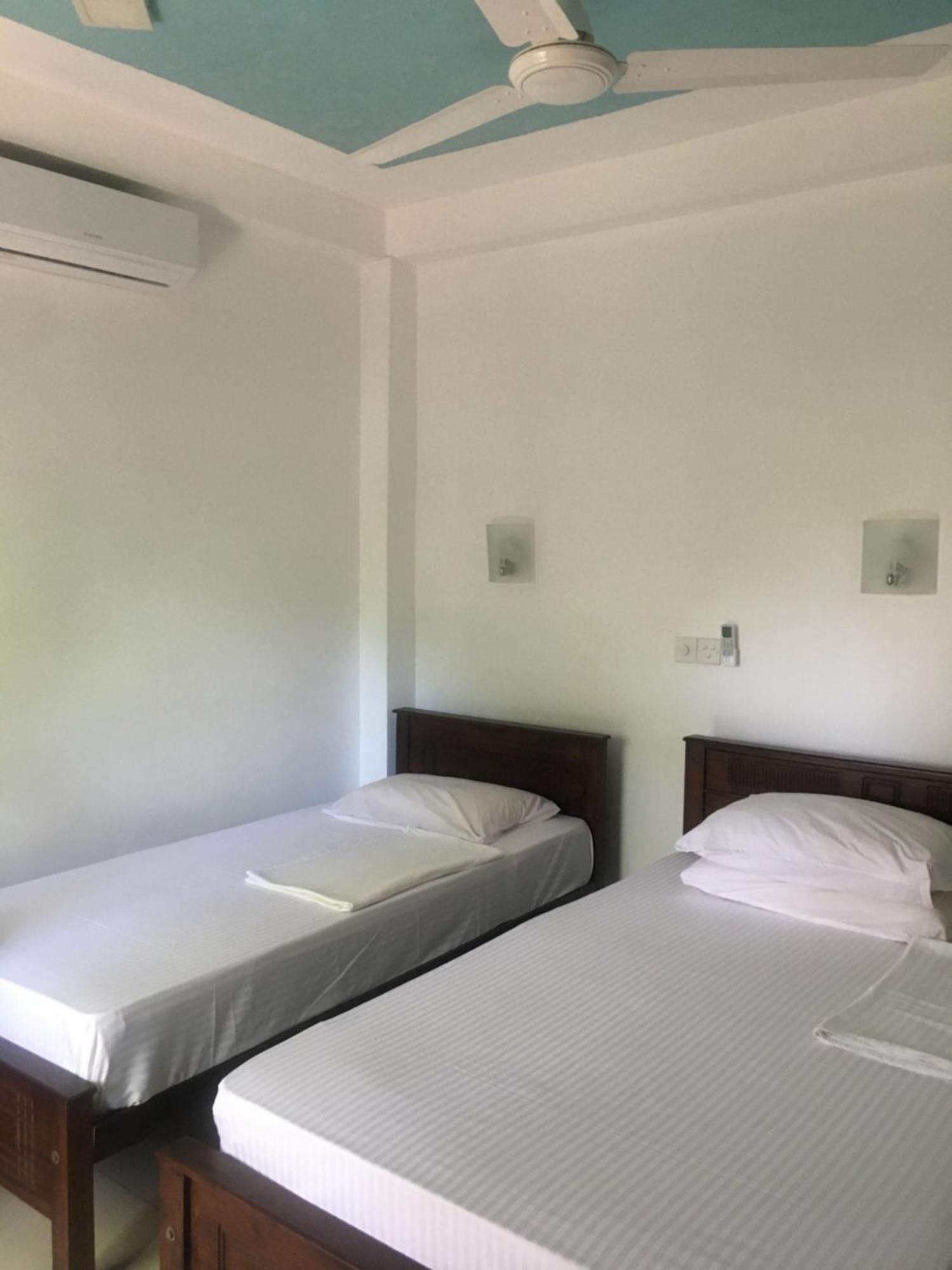 Anthony Guesthouse Hikkaduwa Ngoại thất bức ảnh